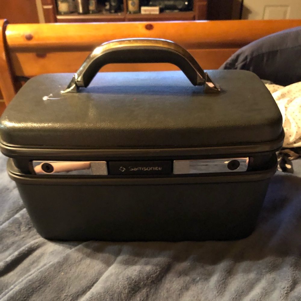 Vintage makeup travel case